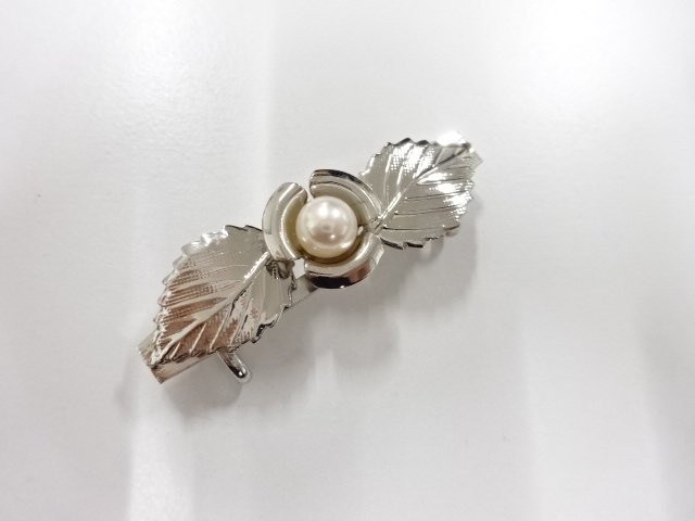 JAPANESE KIMONO / ANTIQUE PEARL OBIDOME (SASH CLIP)
